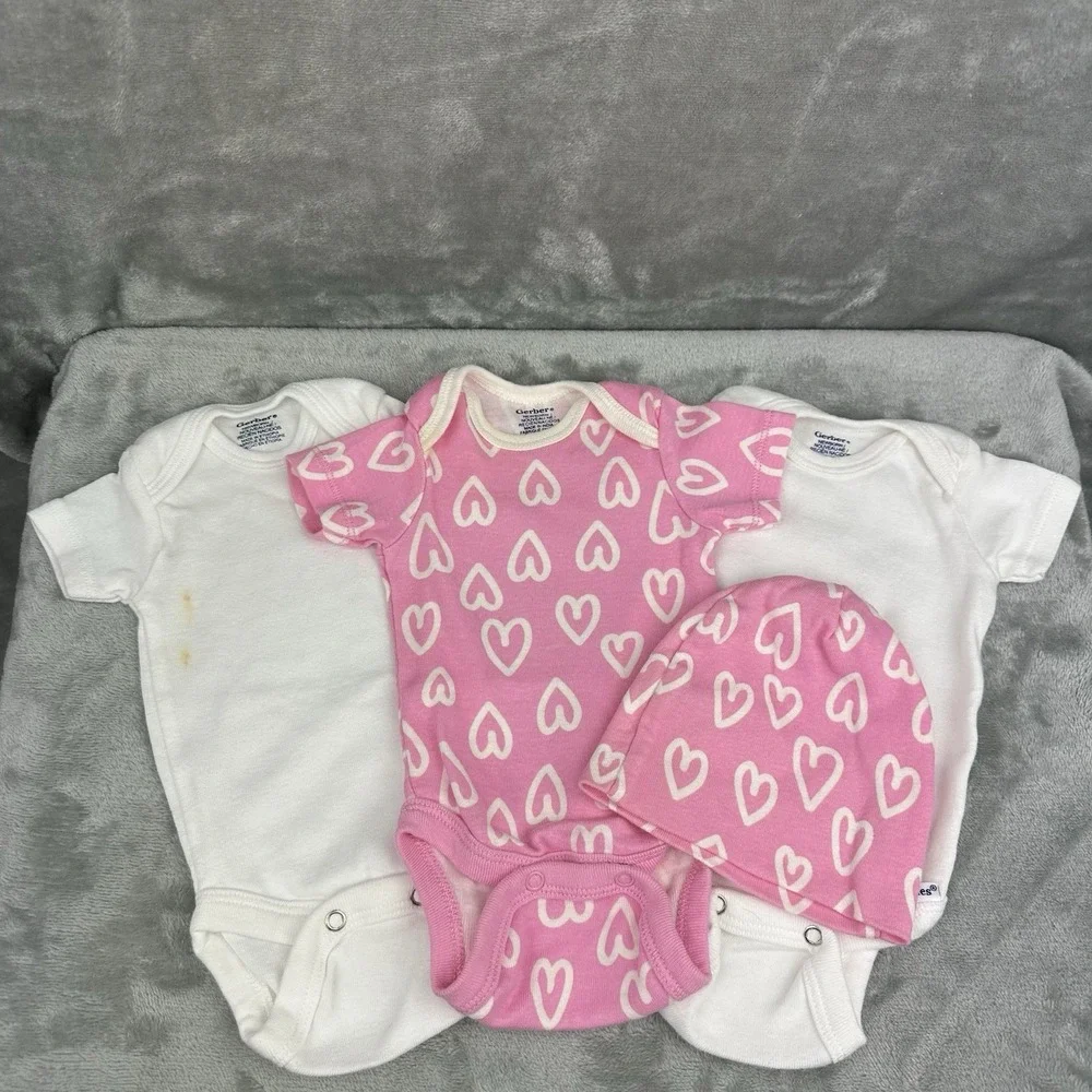 Gerber Set Of 4 Bodysuit & Hat Girls Newborn Pink White Hearts